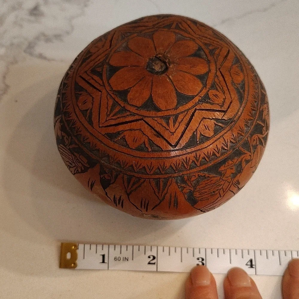 Carved gourd round box with star lid Leoncio Veli in Peru camel mountain